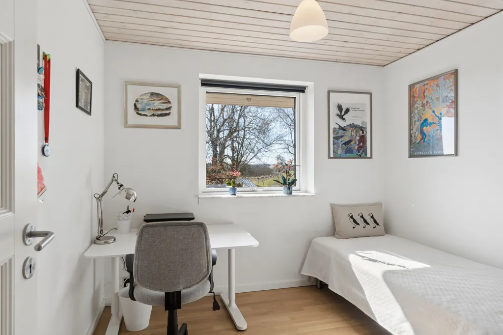 Kabinet - Villa with Extensive Views in Hedehusene