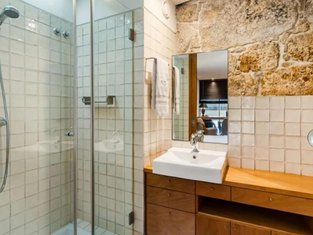 Bathrooms - Luxury Apartment with Pool in Porto