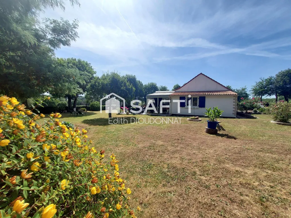 Garden - House with Heated Veranda in Saint-Vincent-sur-Graon