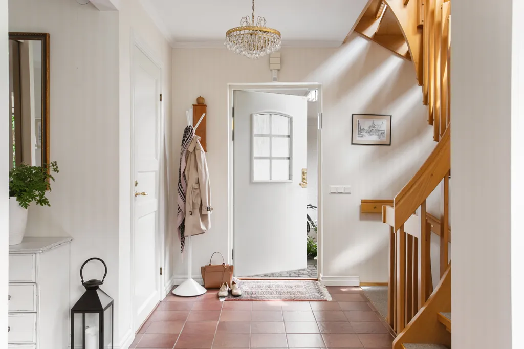 Entrée - City Villa with Garden Oasis in Central Location