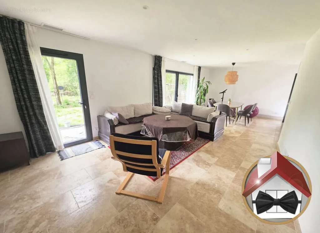 Soggiorno - Contemporary House with Garden in Juvignac
