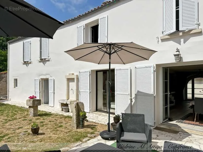 Terrasse - Propriété de Caractère avec Piscine à Saint-Xandre