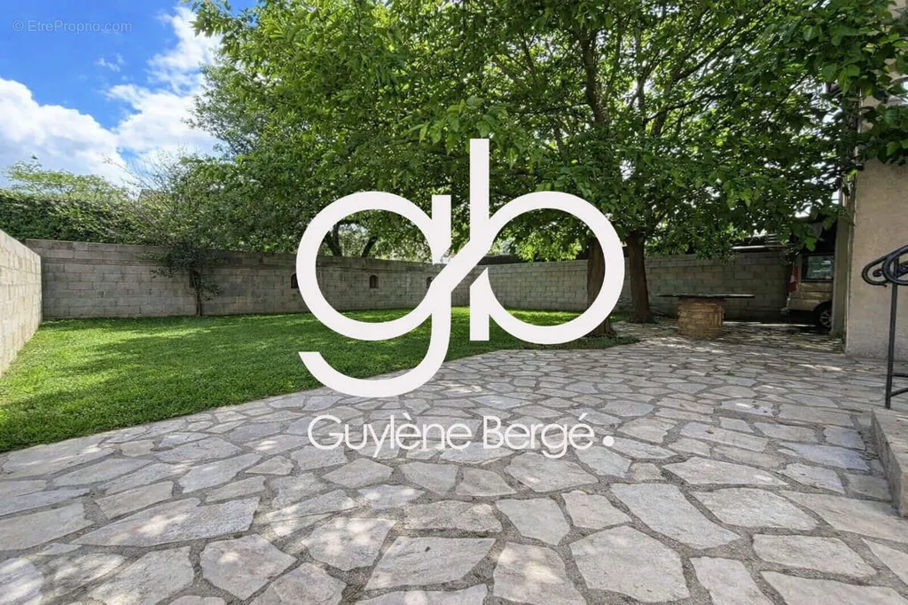 Garden - Divisible Villa with Double Garage in Montarnaud