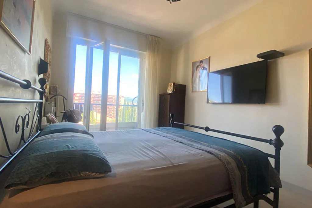 Chambres - Appartement 3 Pièces avec Balcon à Nice