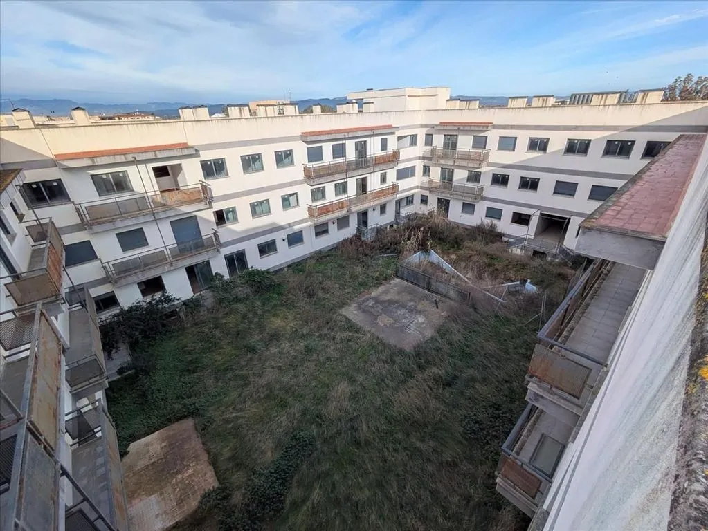 Jardin - Apartment Complex for Renovation in Deltebre