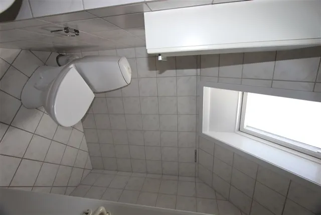 Bathrooms - Bright Apartment with Balcony in Willemoesgade