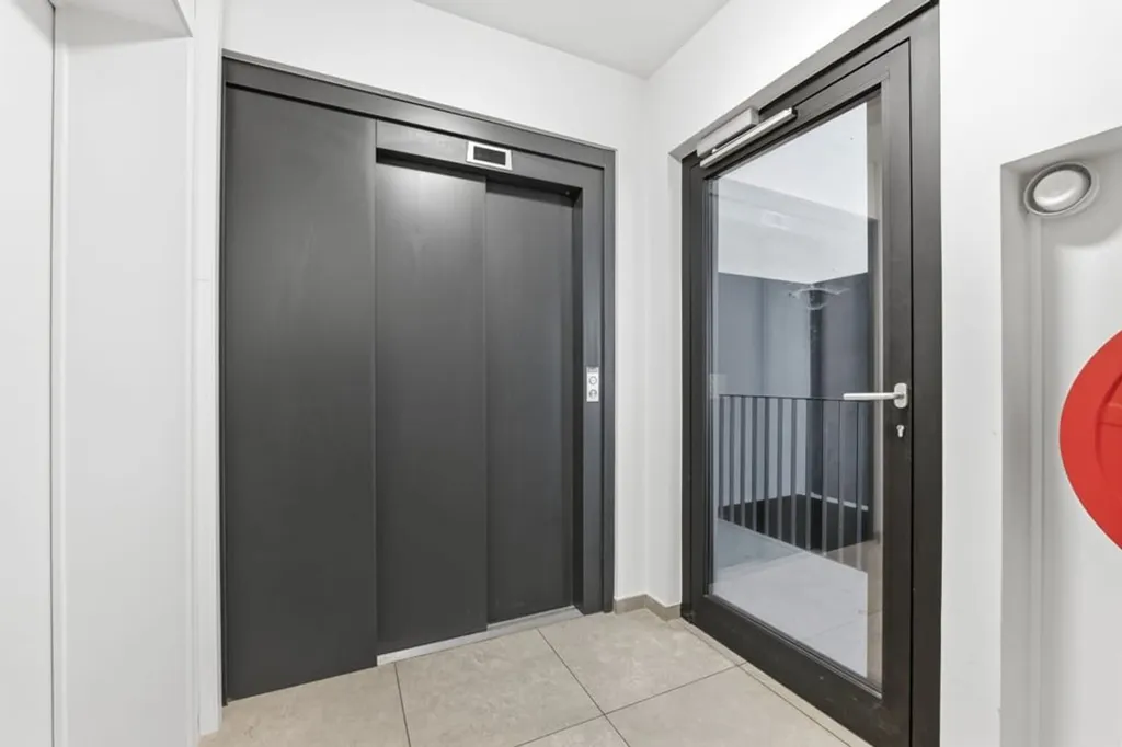 hallway_entrance
