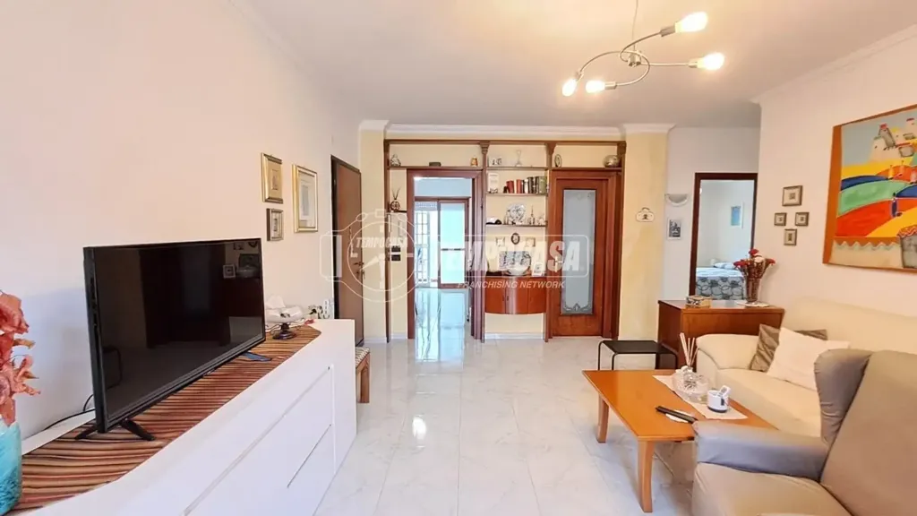 Séjour - Three-Bedroom Apartment with Balcony in Adelfia