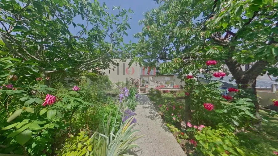 Jardin - Maison Familiale avec Jardin à Remich