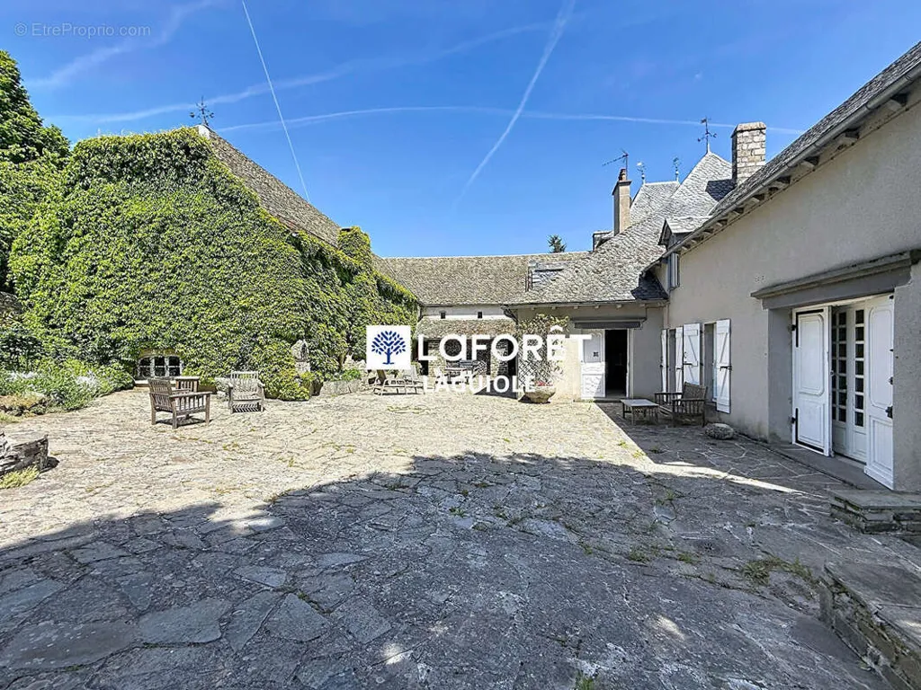 Jardin - Propriété de Caractère avec Jardin à Chaudes-Aigues