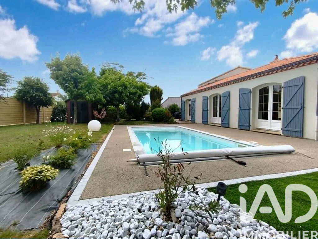 Pool - Detached House with Pool in Essarts-en-Bocage