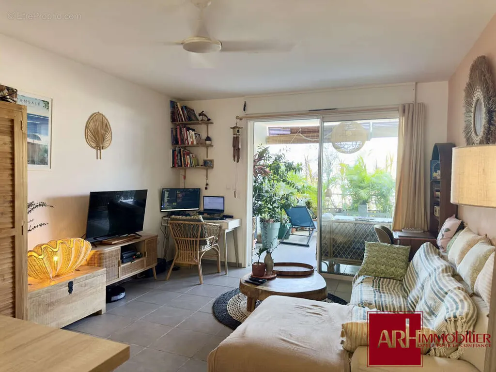 Séjour - Appartement Lumineux avec Terrasse à Saint-Paul