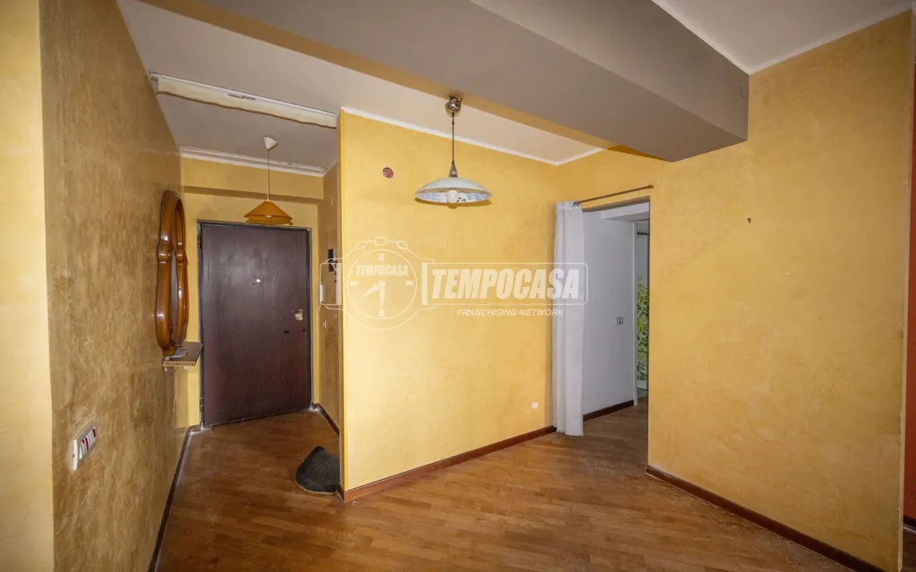 Esik - Trilocale with Garage in Messina