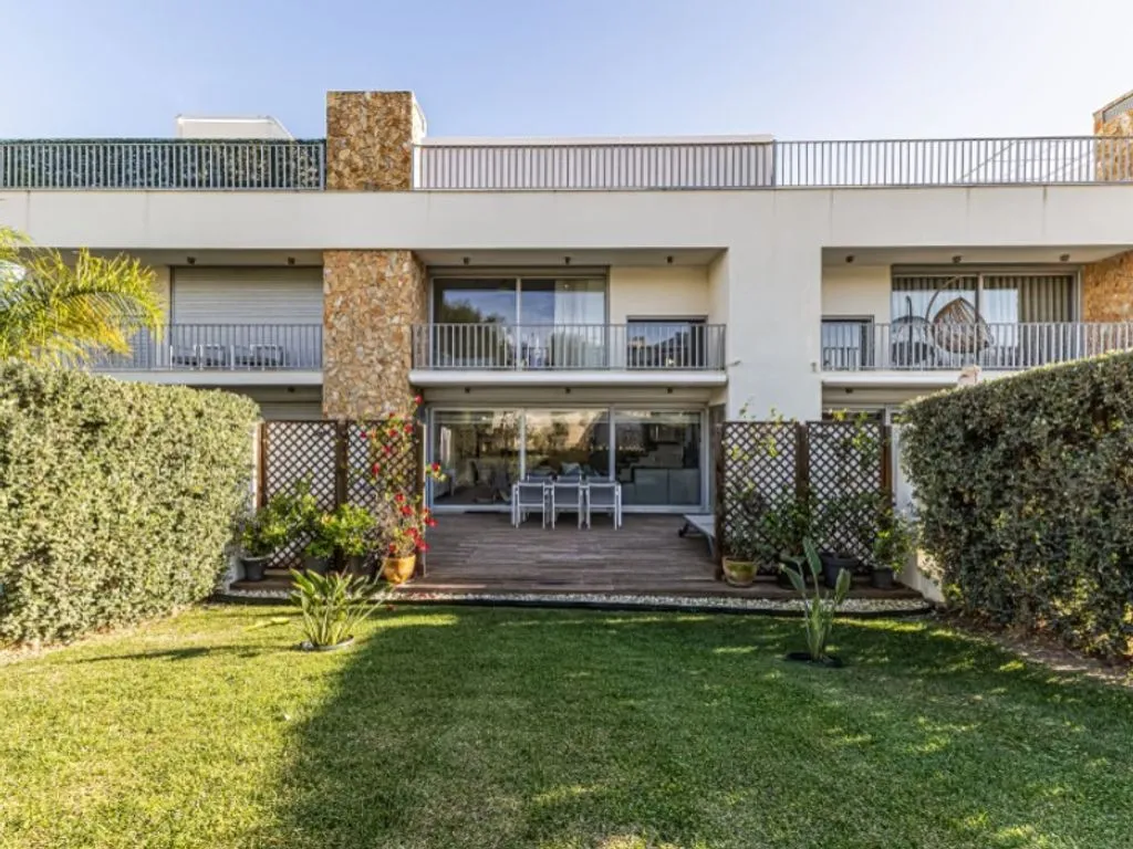 Aed - Contemporary Villa with Rooftop Pool in Albufeira