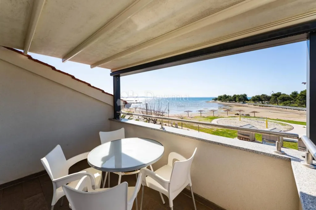 Balcone - Modern House with Sea View in Zaton, Nin