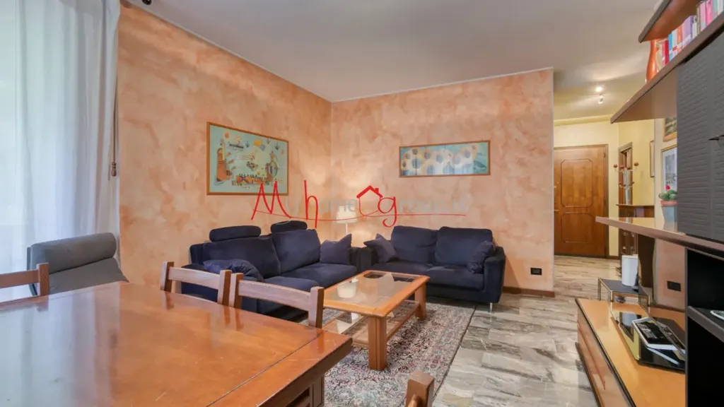 Living Room - Four-Bedroom Apartment with Balconies in Padova
