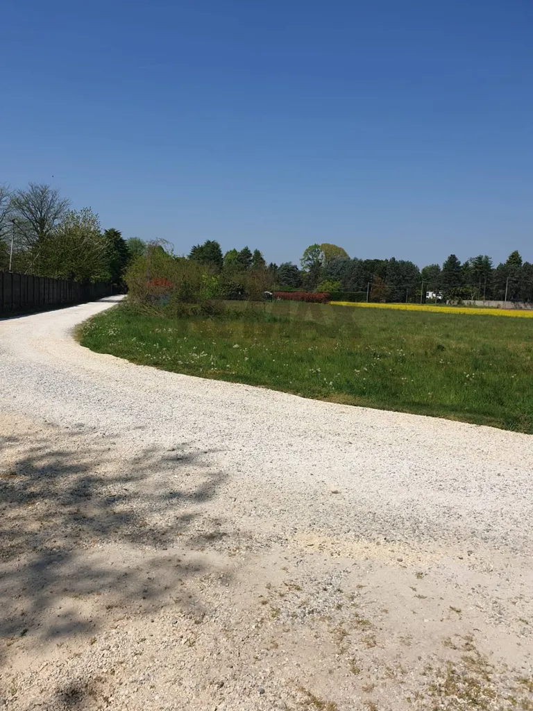 Välivaade - Agricultural Land with Solar Exposure in Castellanza