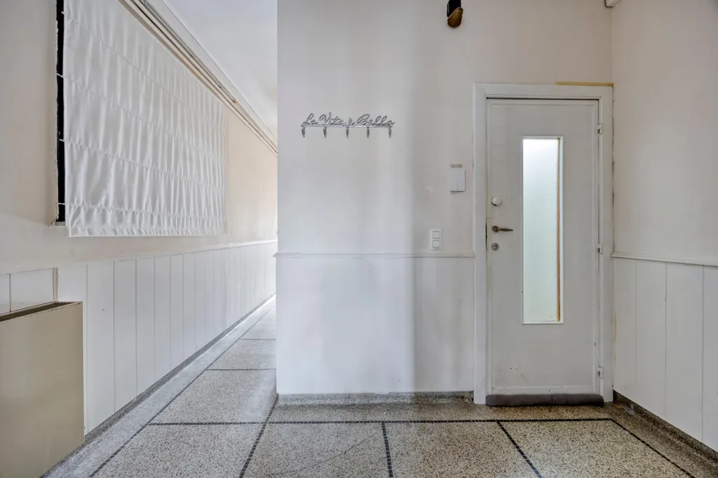 hallway_entrance