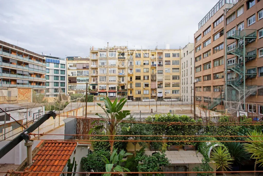 Balcone - Renovated Flat with Terraces in Eixample, Barcelona