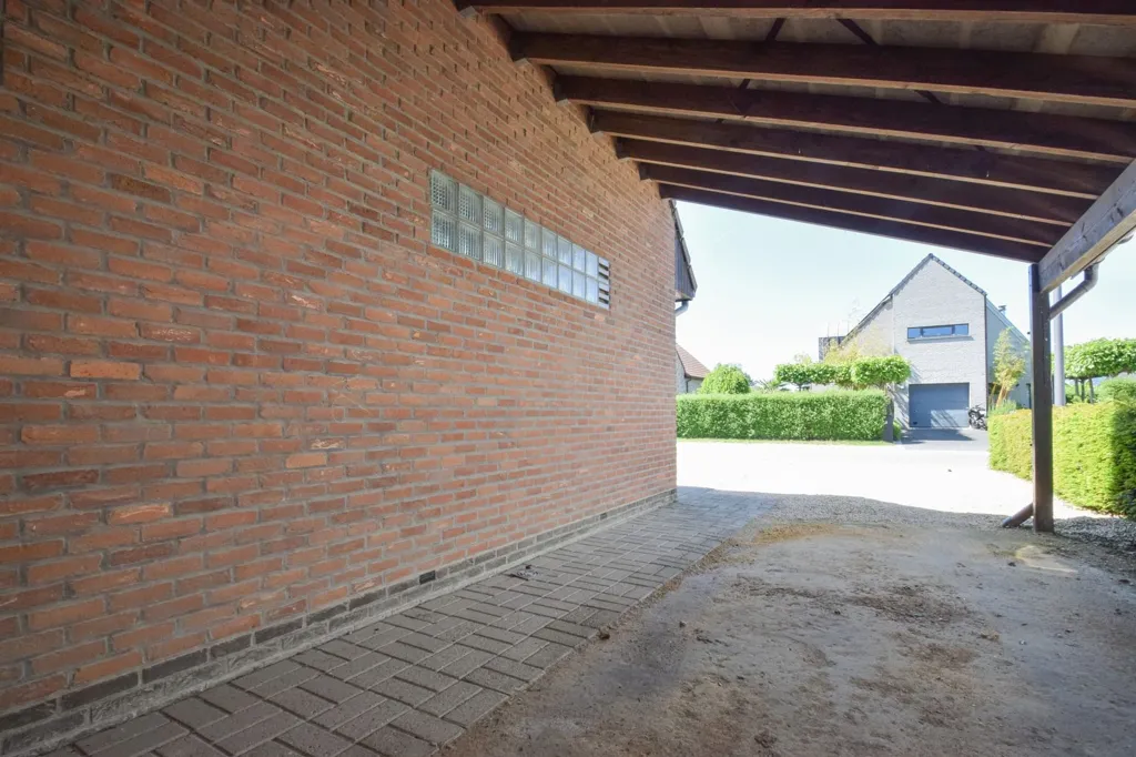 Garage - Maison à Rafraîchir avec Terrasse à Wolvertem