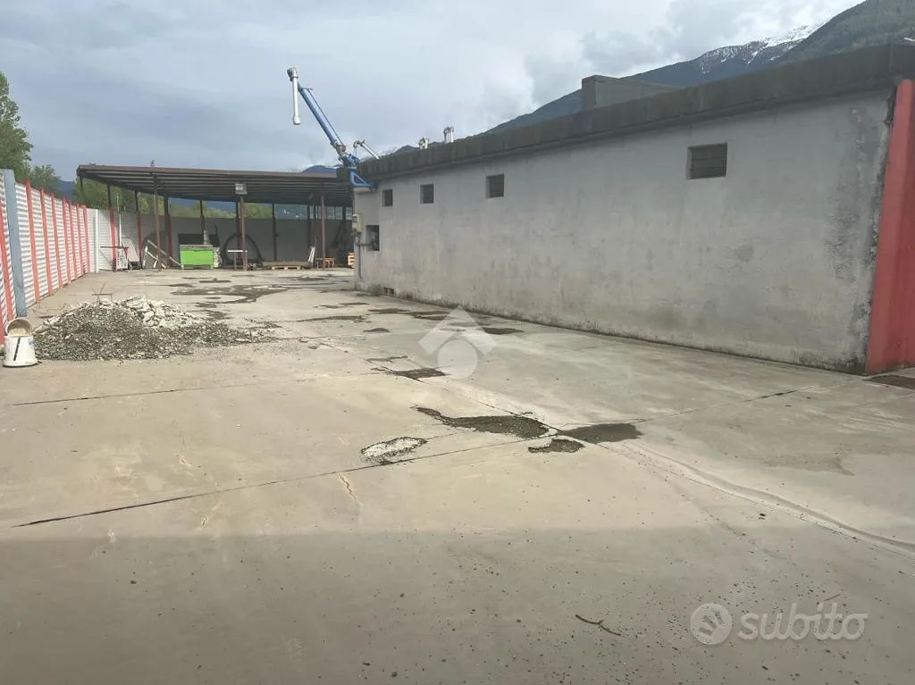 2-room commercial property in IT
