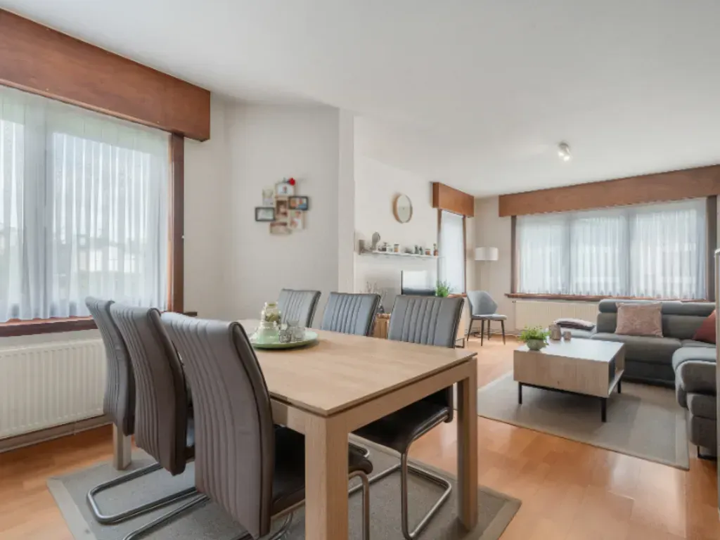 Söögituba - Light-Filled Apartment with Parking in Gent