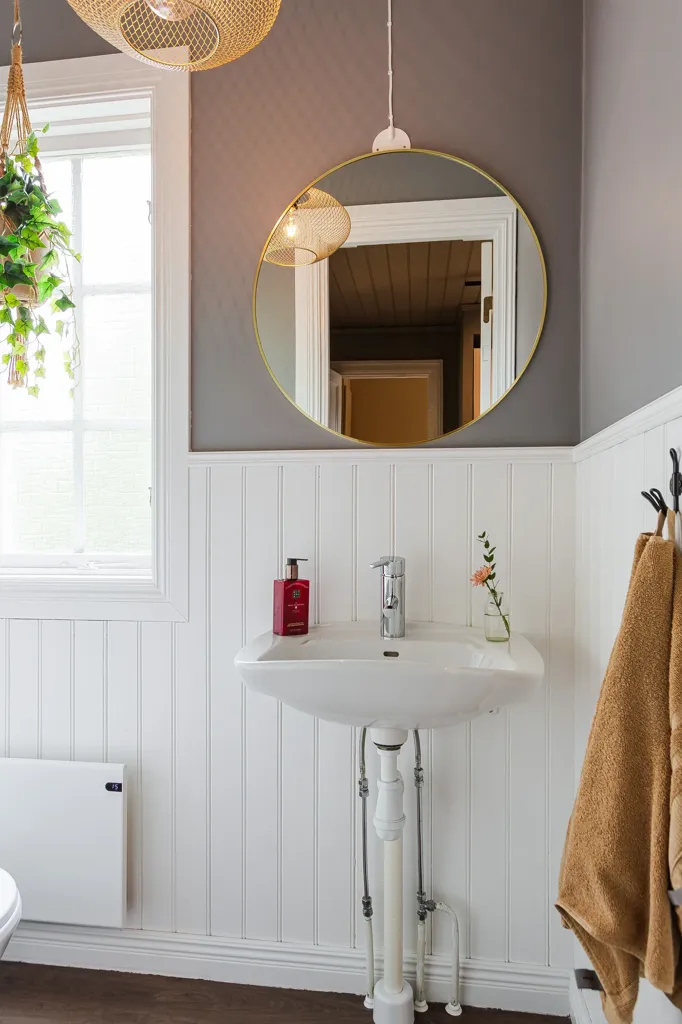 Vannitoad - Charming Red Cottage with Garage in Jönköping