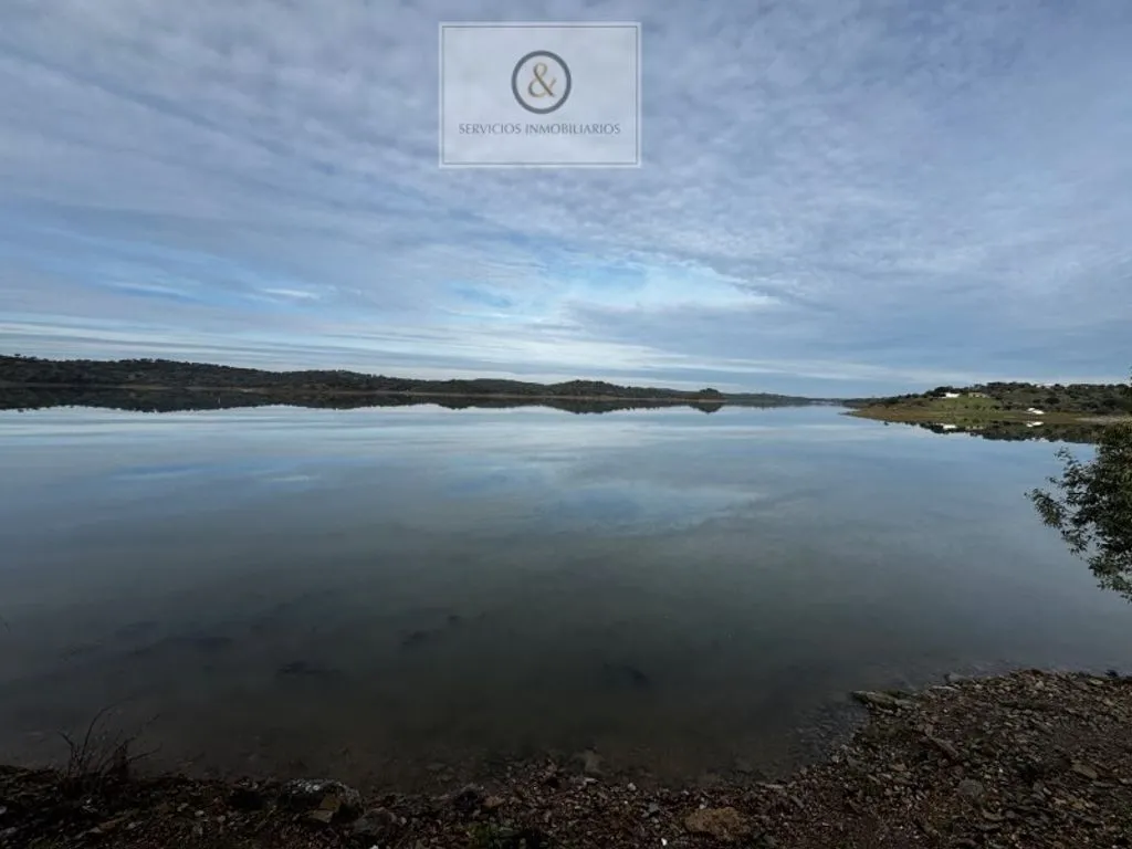 Villa with Coastal Access in Cheles, Extremadura