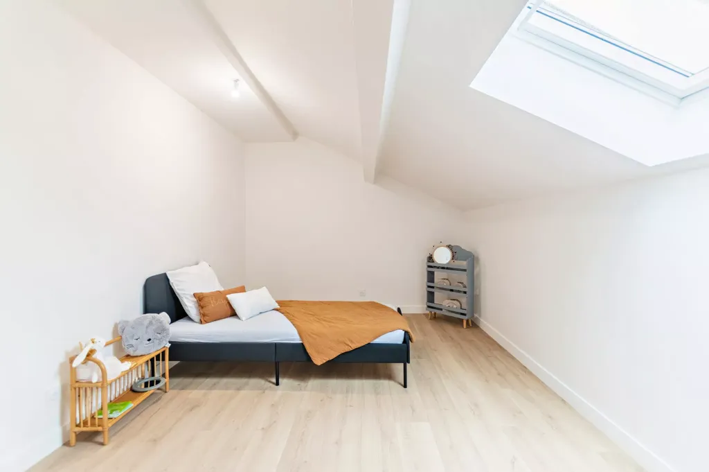Chambres - Maison de Caractère avec Terrasse à Écully