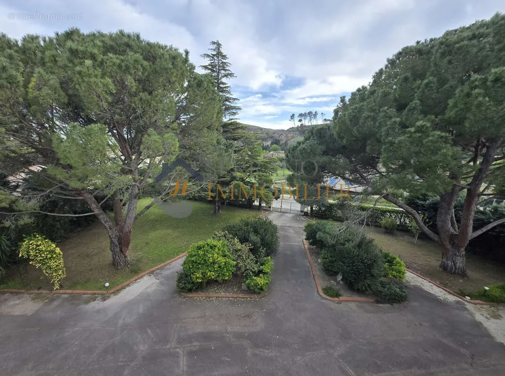 Extérieur - Appartement Lumineux avec Balcon et Garage à Châteaurenard
