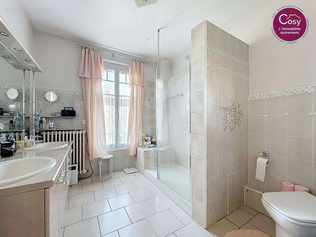Vannitoad - Character House with Pool in Soissons