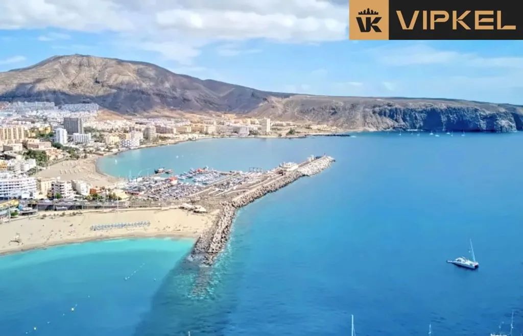 One-Bedroom Flat with Pool in Los Cristianos