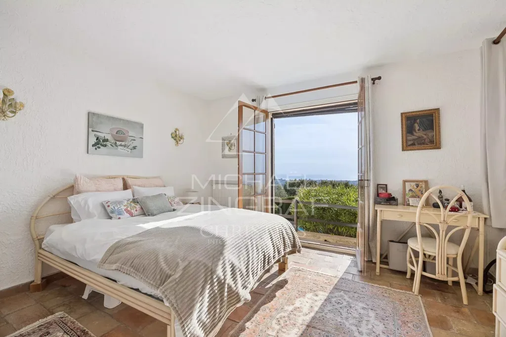 Bedrooms - Provençal Villa with Panoramic Sea View near Cannes
