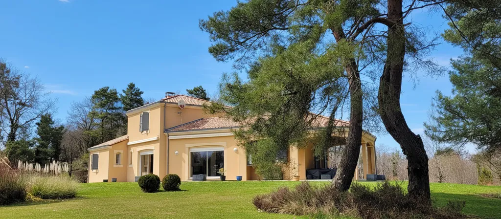 Extérieur - Maison avec Piscine Chauffée à Fleurac