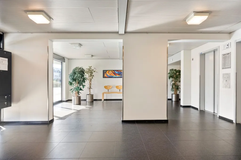 hallway_entrance