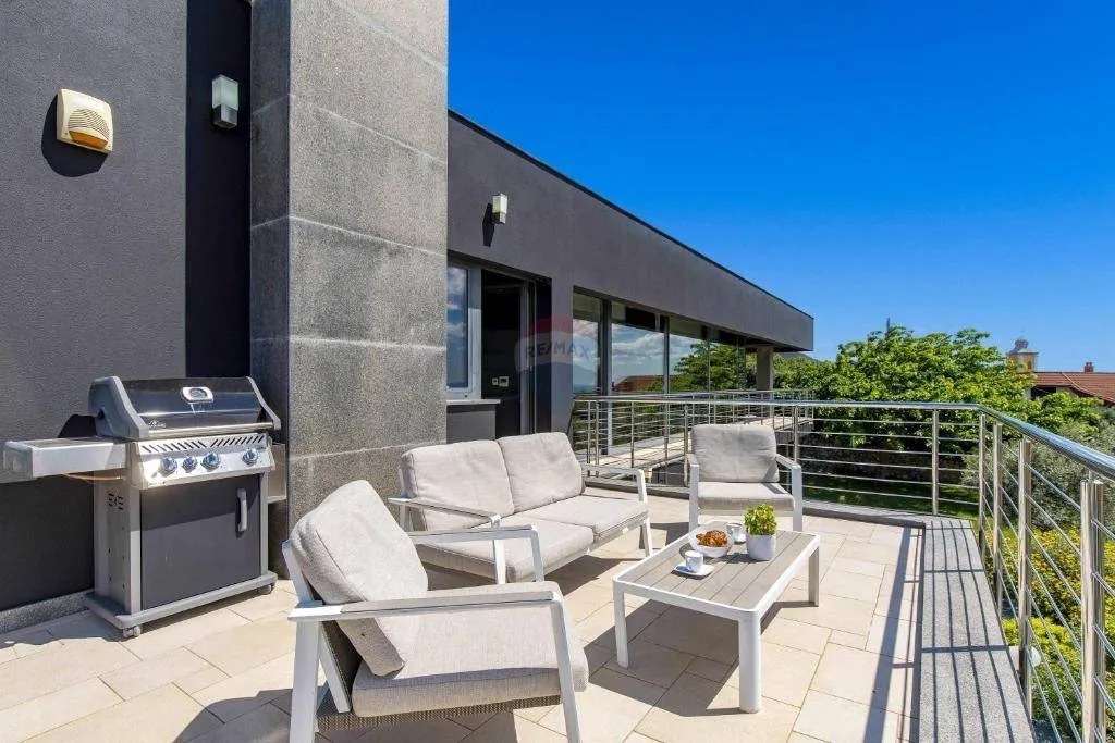 Terrass - Wellness Villa with Panoramic Views in Hreljin