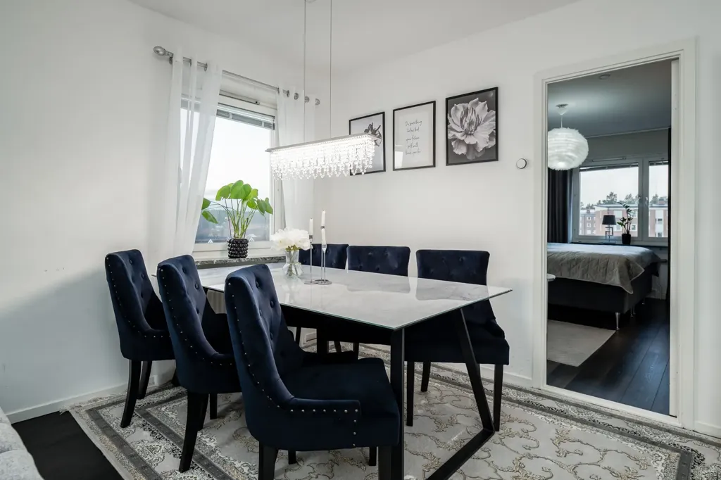 Salle à manger - Renovated Two-Bedroom Flat with Balcony in Gävleborg