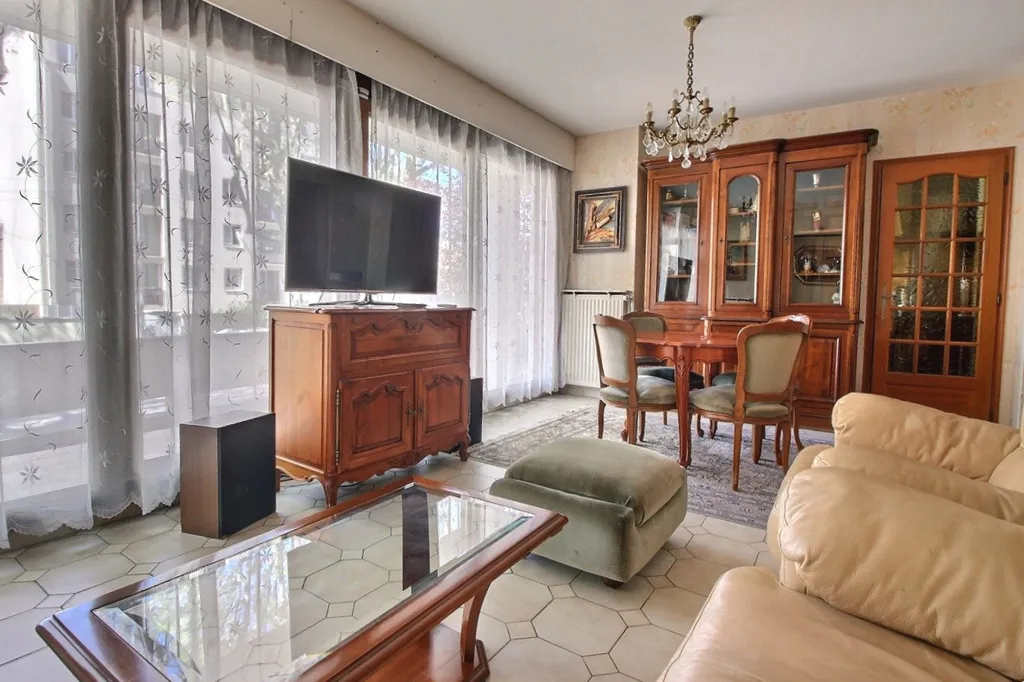 Séjour - Appartement 4 Pièces avec Balcon à L'Île-Saint-Denis