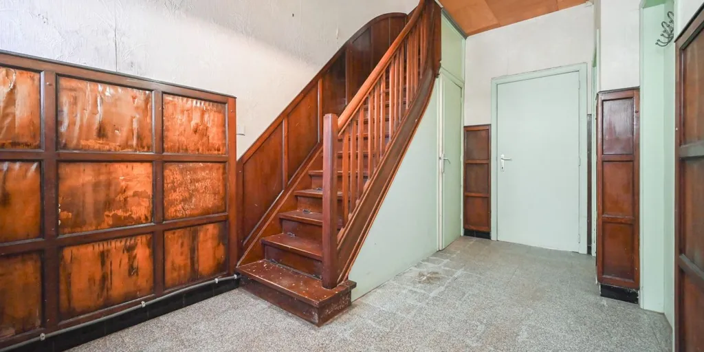 Stanze - Corner House to Renovate in Izegem