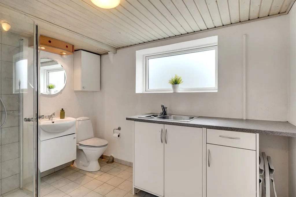 Bathrooms - 6-room house in Esbjerg