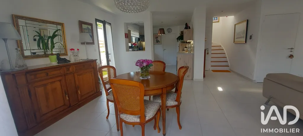 Salle à manger - Maison Récemment Construite avec Jardin à Saint Alban