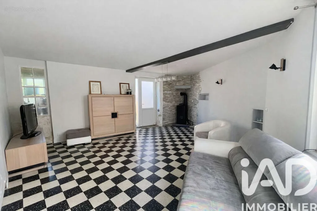 Soggiorno - Charming Townhouse with Potential in Condécourt