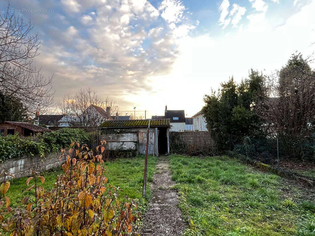 Aed - House with Potential in Bourges