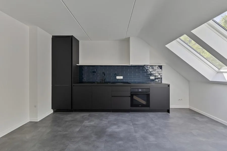 Cuisine - Studio Rénovée avec Grandes Vues à Leuven
