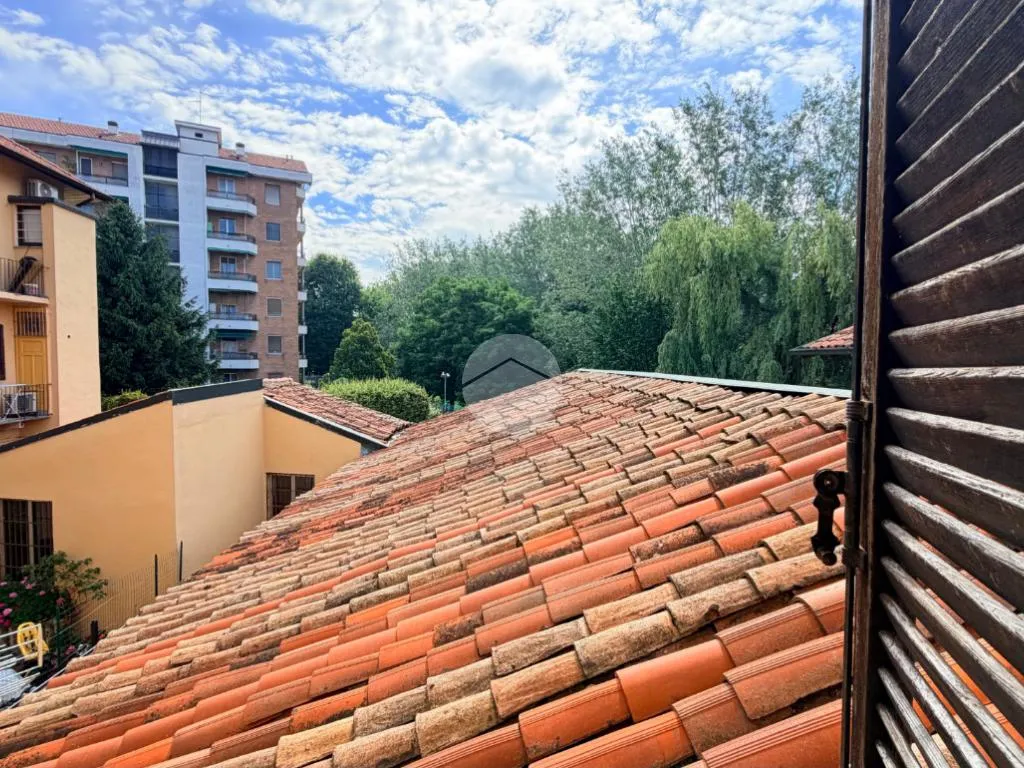 Terrass - 2-Bedroom Flat with Balcony in Cermenate, Milan