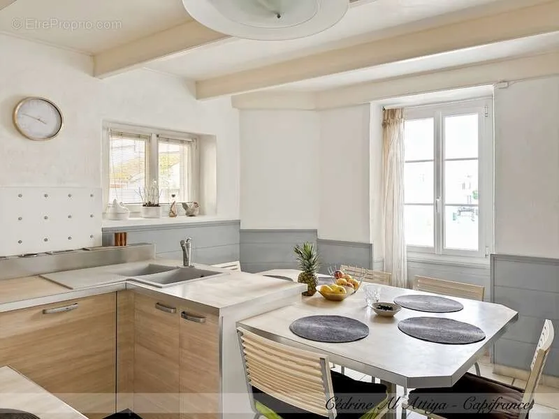 Cuisine - Propriété de Caractère avec Piscine à Saint-Xandre