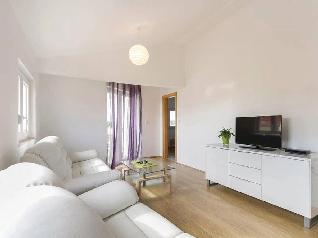 Elutuba - Modern Holiday Home with Pool in Fažana