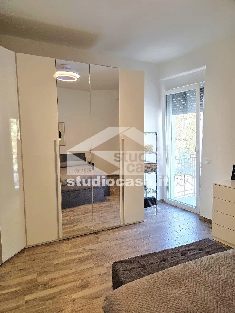 Chambres - Rear-Facing Apartment with Balcony in Cremona