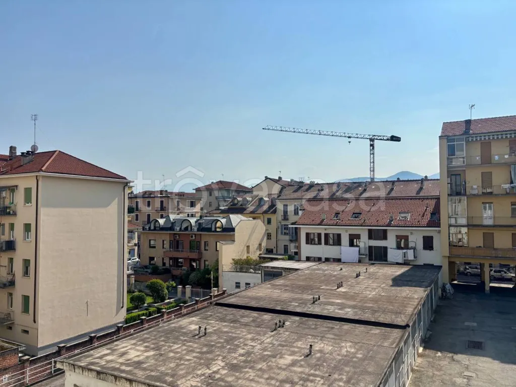Balcon - Modernised 2-Bed Flat with Balcony in Pinerolo