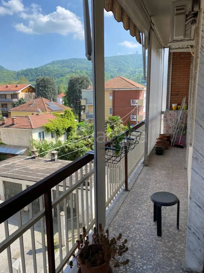 Rõdu - Modernised 2-Bed Flat with Balcony in San Mauro Torinese